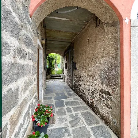 La Casa Del Barcaiolo - Vista D'orta - * Pella